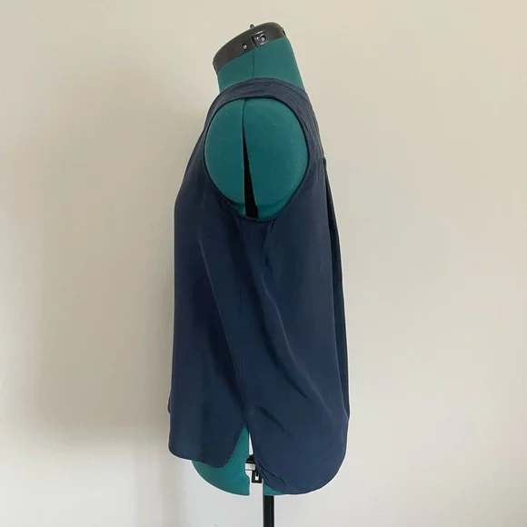Vince Navy V-Neck Sleeveless Silk Blouse - Picture 4 of 6